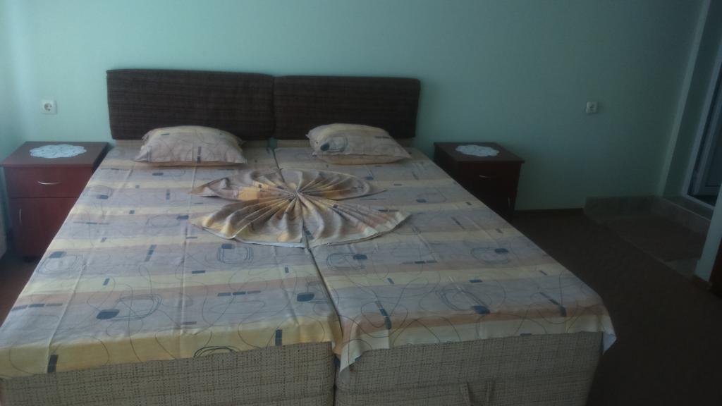 Enjoy Guest House غولدن ساندز الغرفة الصورة