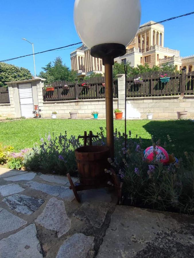 Enjoy Guest House غولدن ساندز المظهر الخارجي الصورة